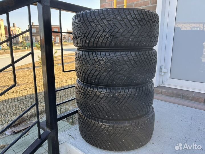 Roadmarch Winter XPro Studs 69 245/45 R18