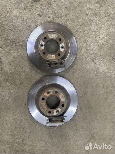 Задние тормозные диски с колодками LADA Westa