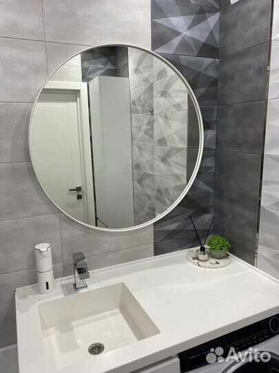 Зеркало в тонкой раме