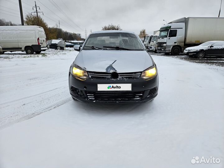 Volkswagen Polo 1.6 МТ, 2012, битый, 180 000 км