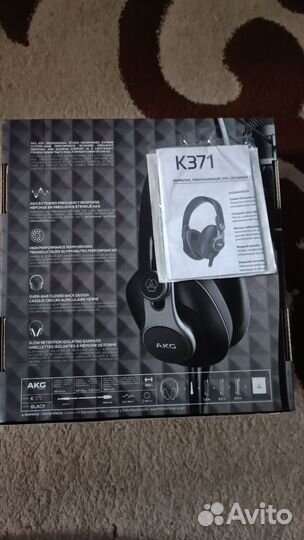 AKG K371