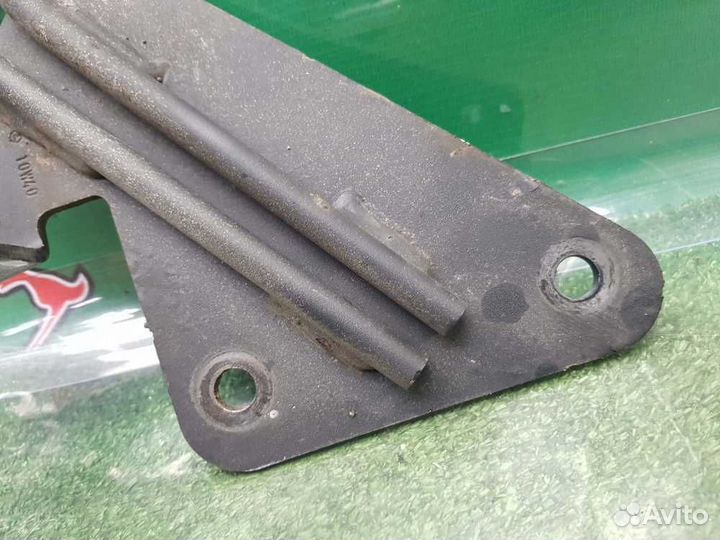 Буксировочный крюк задний Mercedes-Benz Viano W639