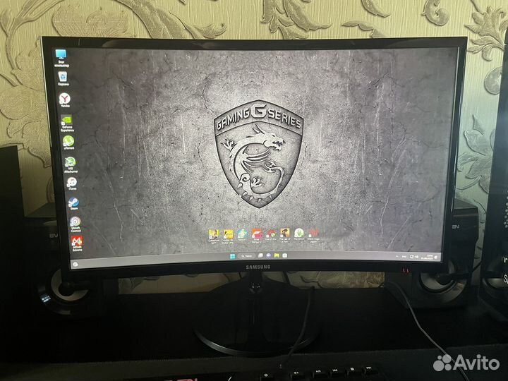 Монитор Samsung изогнутый