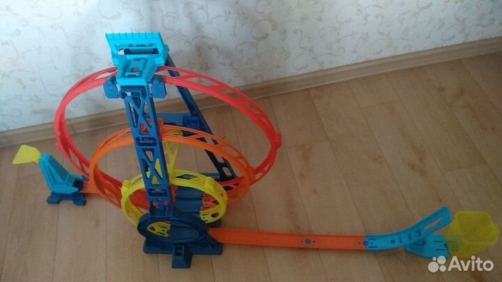 Трек Hot Wheels Тройная Петля
