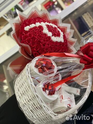 Подарок букет и корзина Raffaello