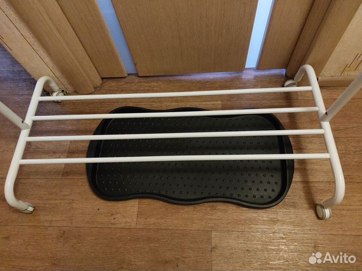 Вешалки Икеа Ригга черная и белая +лоток для обуви