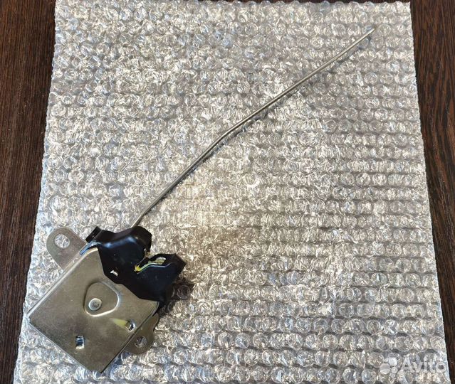 Замок багажника Toyota. Оригинал. Новый