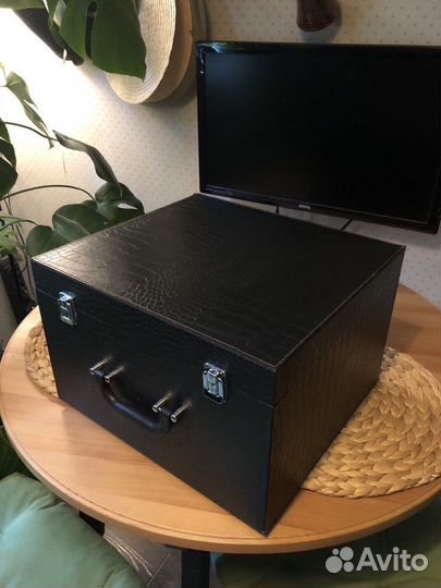 Декантер для вина и 2 бокала в подарочном кейсе