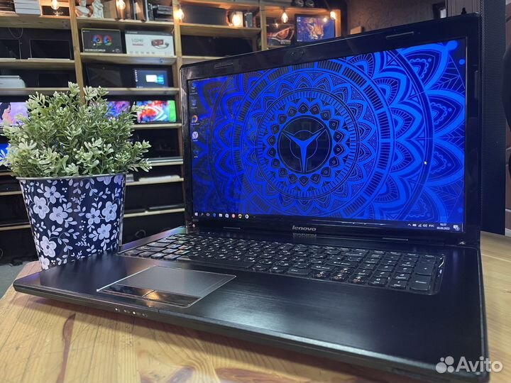Ноутбук Lenovo / 17.3 / Core i7 / SSD 256gb