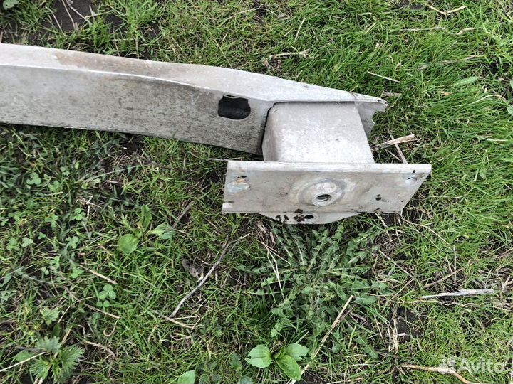 Усилитель заднего бампера Опель Астра J хэтчбек