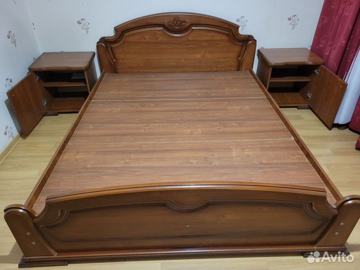 Кровать двухспальная с тумбочками