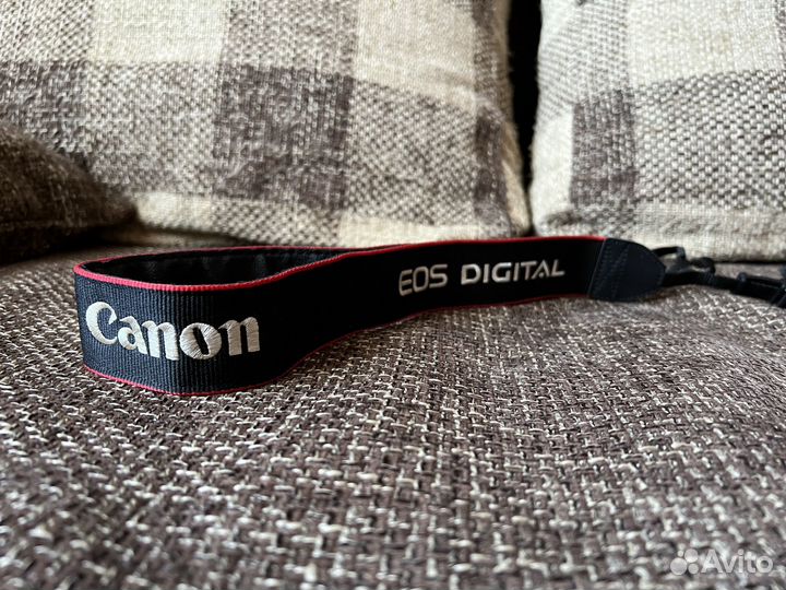 Зеркальный цифровой фотоаппарат Canon EOS 600D