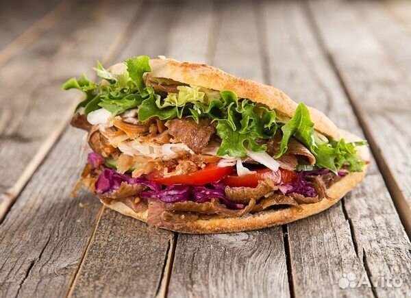 Пекарня-шаурма в проходном месте с огромным потоко