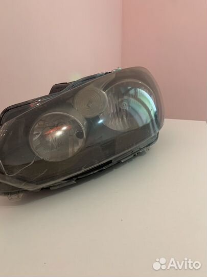 Передние фары Volkswagen Golf Mk6 2010