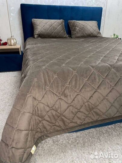 Покрывало на кровать с наволочками