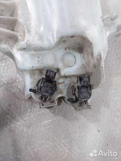 Бачок омывателя Toyota Rav 4 2010-2012 под омывате