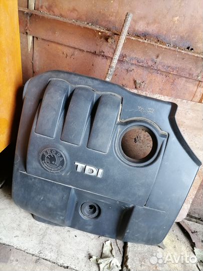 Крышка двигателя BNV на шкоду фабия 2