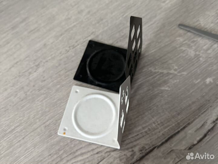 Минималистичные подставки для свеч в виде домиков