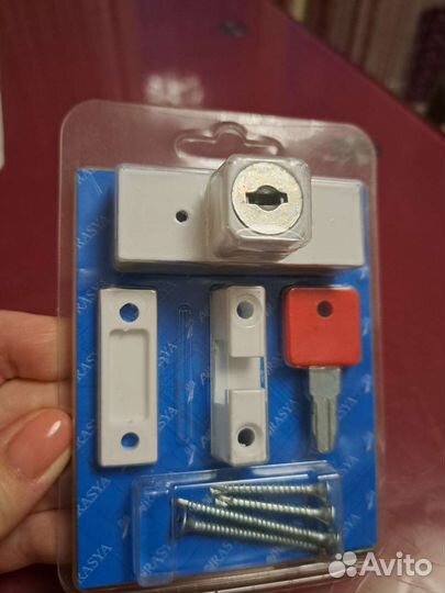 Детский замок на пластиковые окна