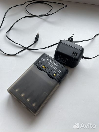 Зарядка для аккумуляторных батареек robiton s100