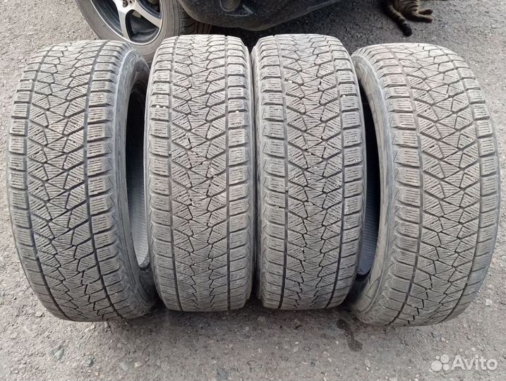 Bridgestone Blizzak DM-V2 215/60 R17