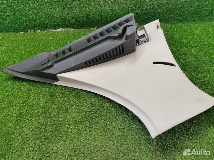 Обшивка стойки кузова задняя правая Renault Clio