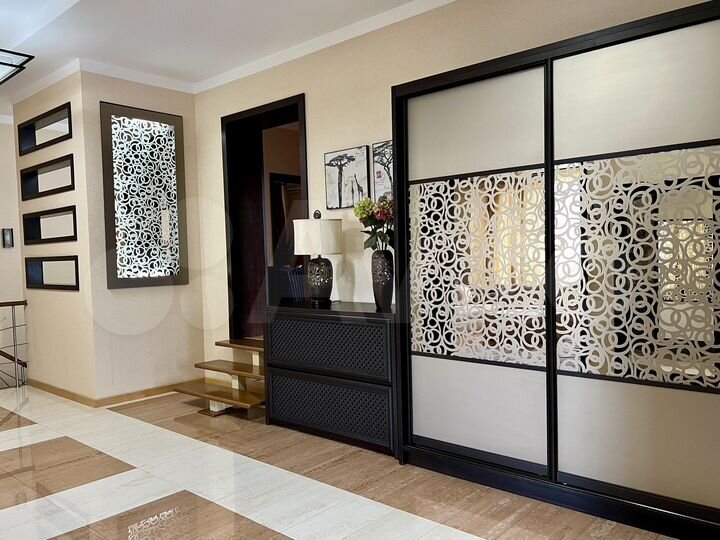 Дом 411,5 м² на участке 25 сот.