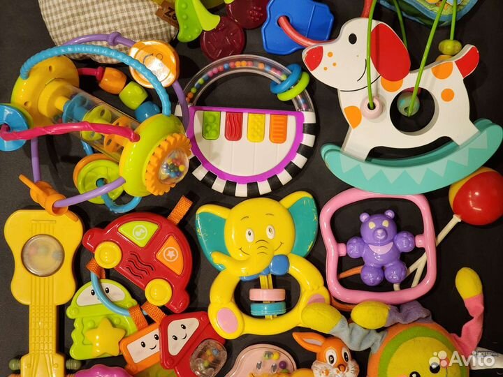 Погремушки пакетом и мобиль fisher price