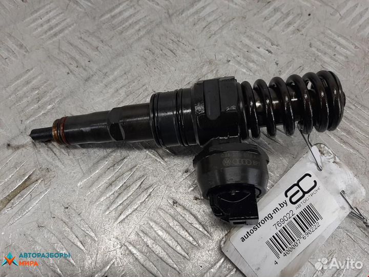 Форсунка Volkswagen Polo 4 2004 038130073AG