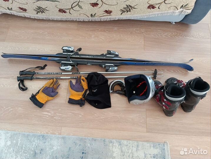 Лыжи горные с экипировкой