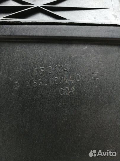 Корпус воздушного фильтра правый Mercedes OM642