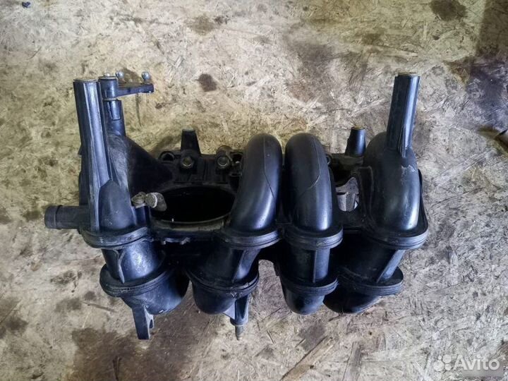 Коллектор впускной Renault Logan 1 2009—2015