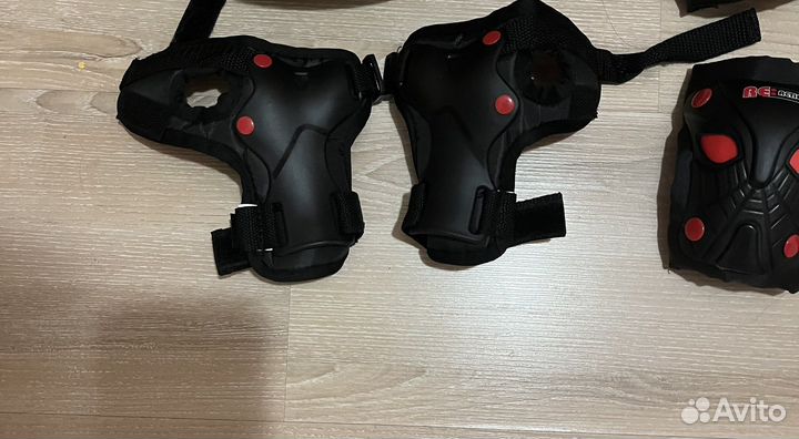 Велосипедный шлем + защита на руки и колени