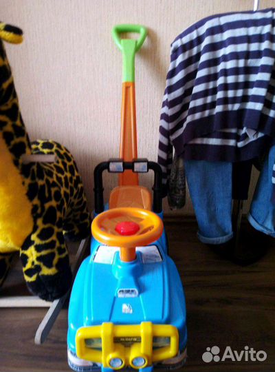 Машинка с родительской ручкой