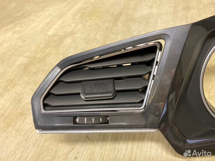 Накладка на торпедо Volkswagen Tiguan 2 2018 2019