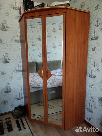 Угловой шкаф