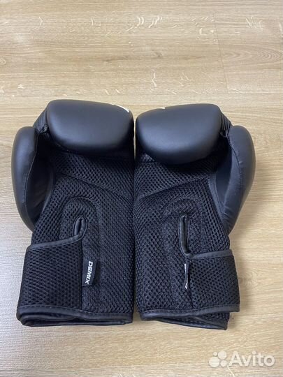 Боксерские перчатки