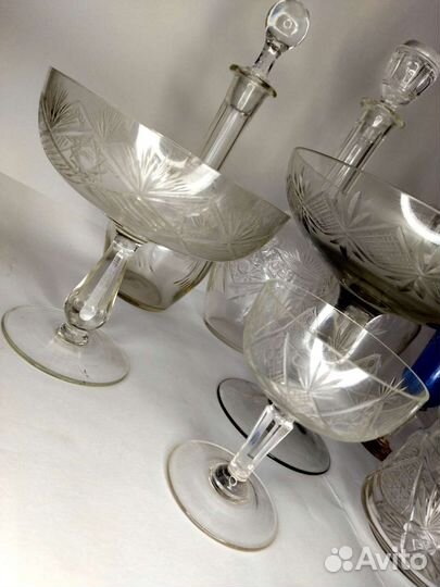 Старинное резное стекло 9 предметов