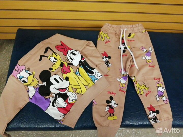 Продам костюмы