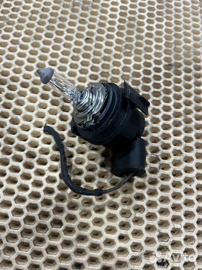 Патрон в фару bmw e46 2003