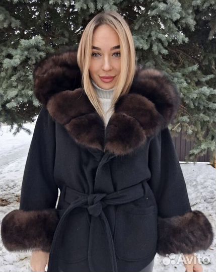 Кашемировое пальто с мехом песца