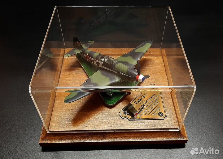 Футляр, бокс, короб для моделей на дереве