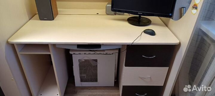 Двухярусная кровать со столом и шкафом