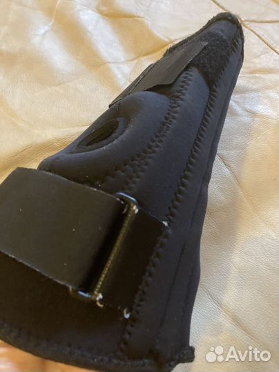 Бандаж-стабилизатор колена Mueller L