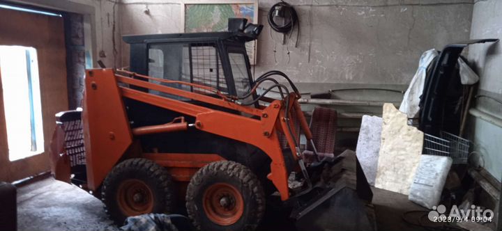 Мини-погрузчик Уралвагонзавод ПУМ-500, 1993