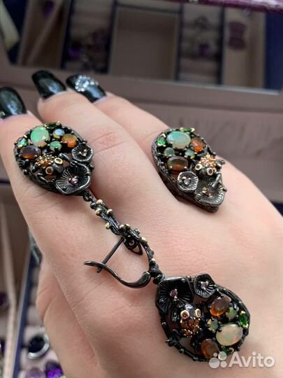 Кольцо и серьги с опалами