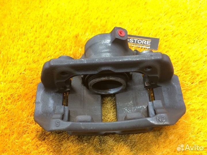 Суппорт передний левый Mercedes-Benz C-Class W203