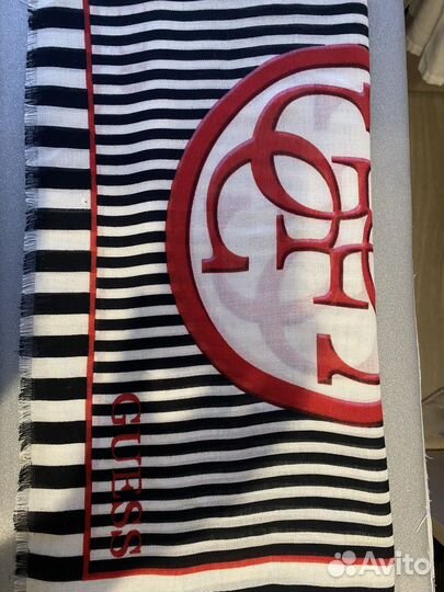 Шарфы и палантины guess