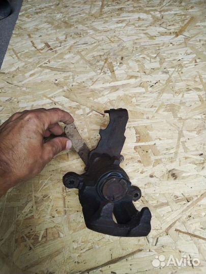 Суппорт на nissan almera n16 левый задний