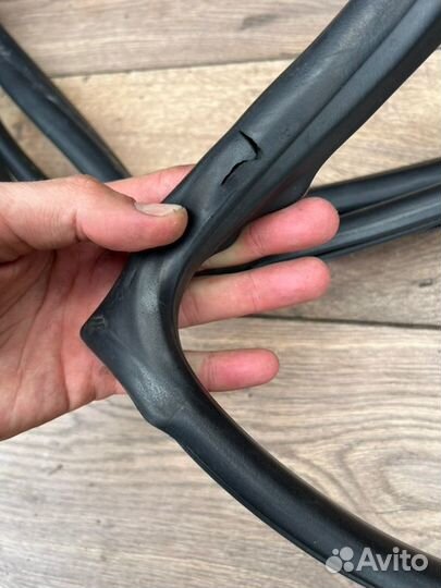 Уплотнительная резинка двери Hyundai Sonata V 2.0